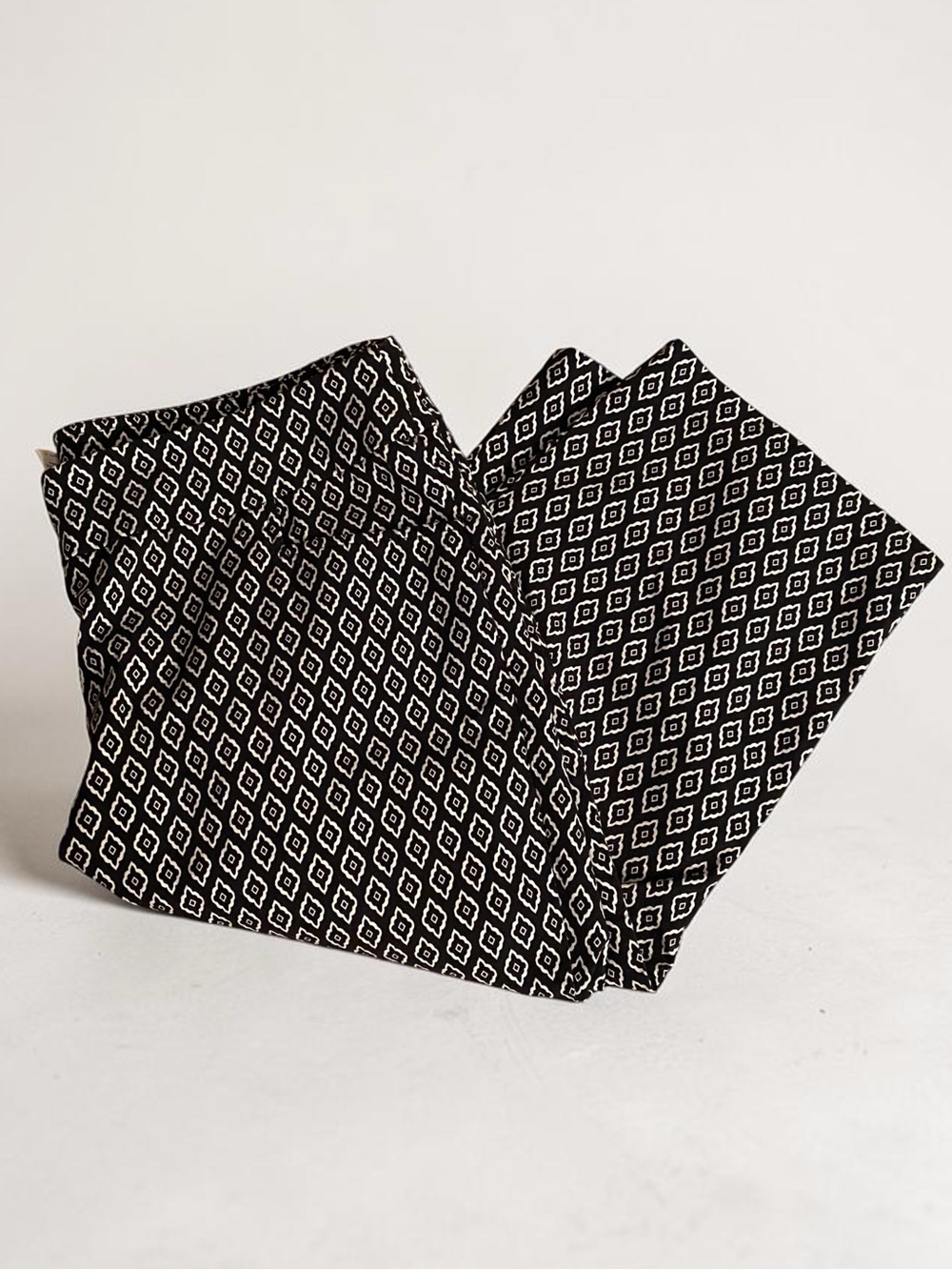 Terra & Sky Black and White Diamond Pattern Capris Size 1X